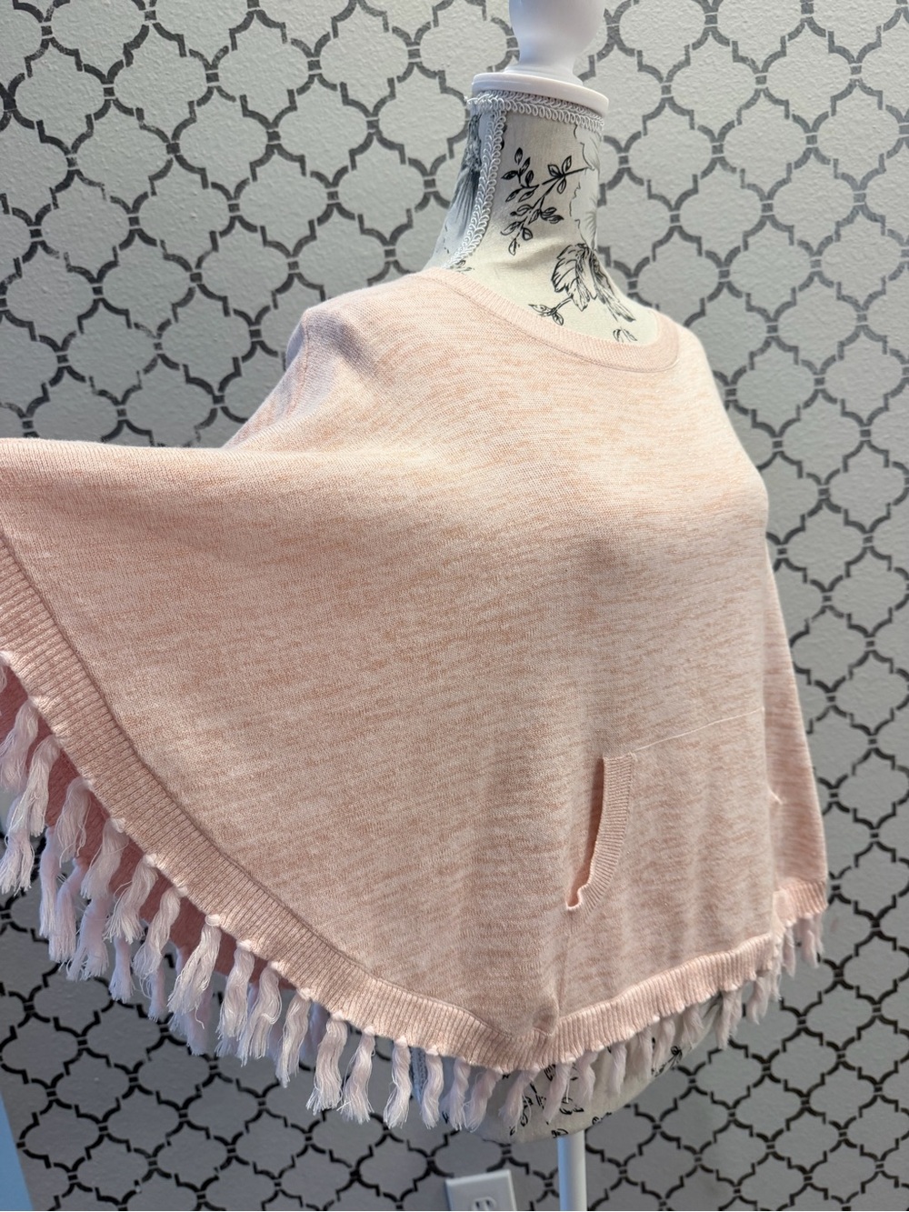 Lilly Pulitzer Blush Pink Tassel Fringe Knit Poncho Sweater -Kids Size M 6-7